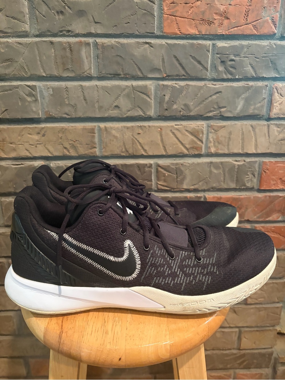 Nike Kyrie Flytrap II Black/White Size‎ 15 Basketball